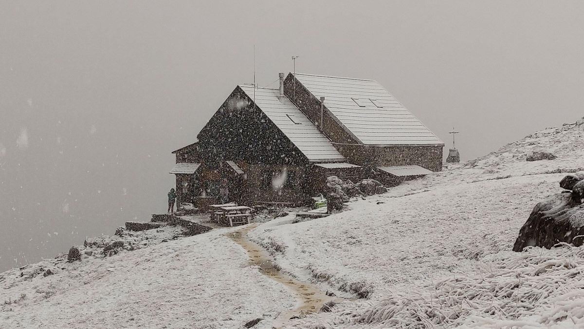 La nieve solo ha llegado por el momento a las cotas más altas durante este otoño. | ICAL