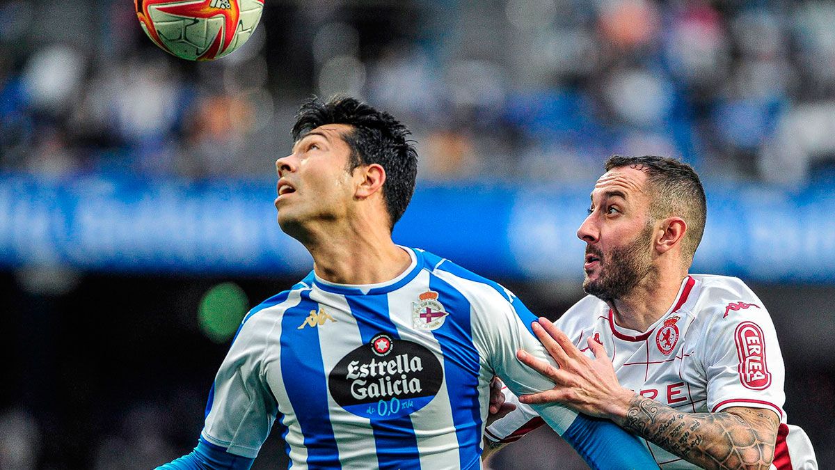 Amelibia presiona al rival durante la última visita a Riazor. | CYD