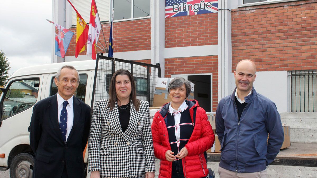 Entrega del material de Endesa al IES de Fuentesnuevas.