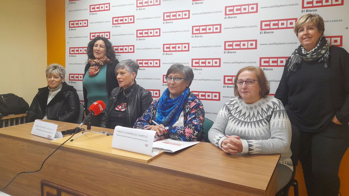 Trabajadoras del servicio de limpieza del Hospital El Bierzo anunciando concentraciones. | MAR IGLESIAS