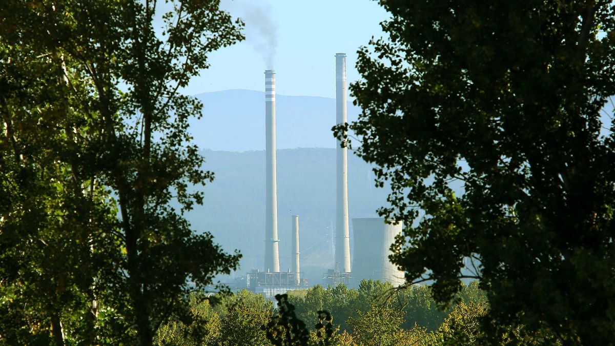 Torres de Compostilla en Cubillos del Sil, central en proceso de desmantelamiento.