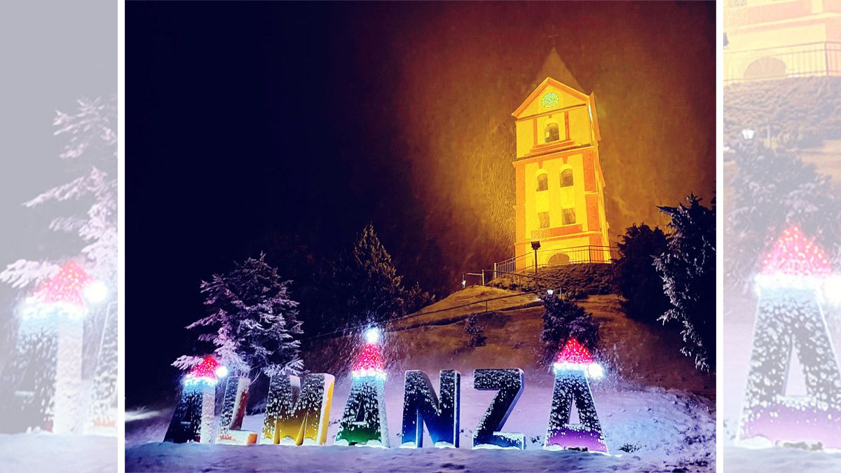 Imagen de archivo de luces navideñas en Almanza. | L.N.C. Imagen de archivo de luces navideñas en Almanza. | L.N.C.