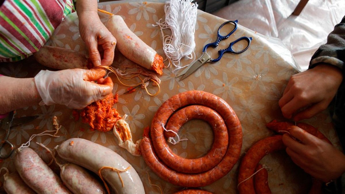 Labores de preparación de embutidos. | L.N.C.