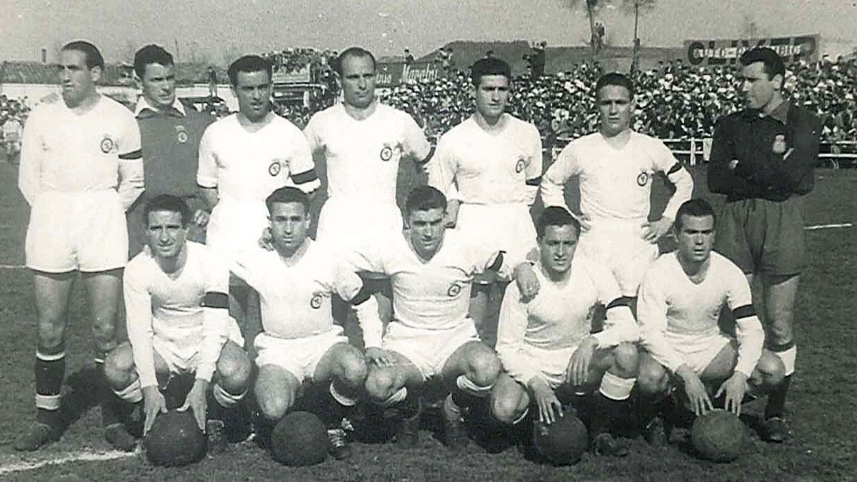 Alineación que presentó la Cultural ante el Avilés.