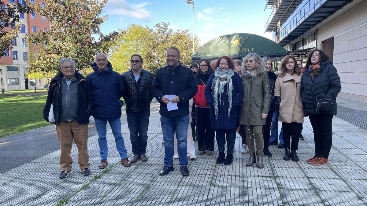 Lectura del manifiesto en la sede del Consejo Comarcal. | Javier Fernández