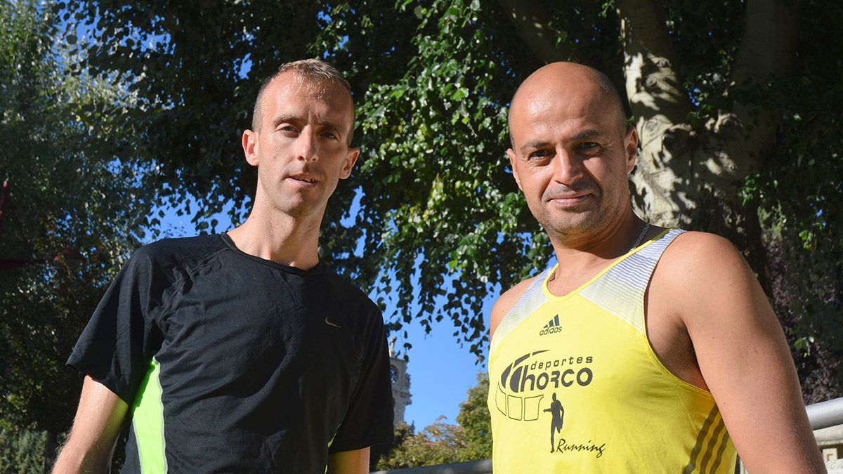 El atleta Sergio Sánchez y su compañero de entreno Mohamed El-Andaloussi. | MARCE A. FERNÁNDEZ