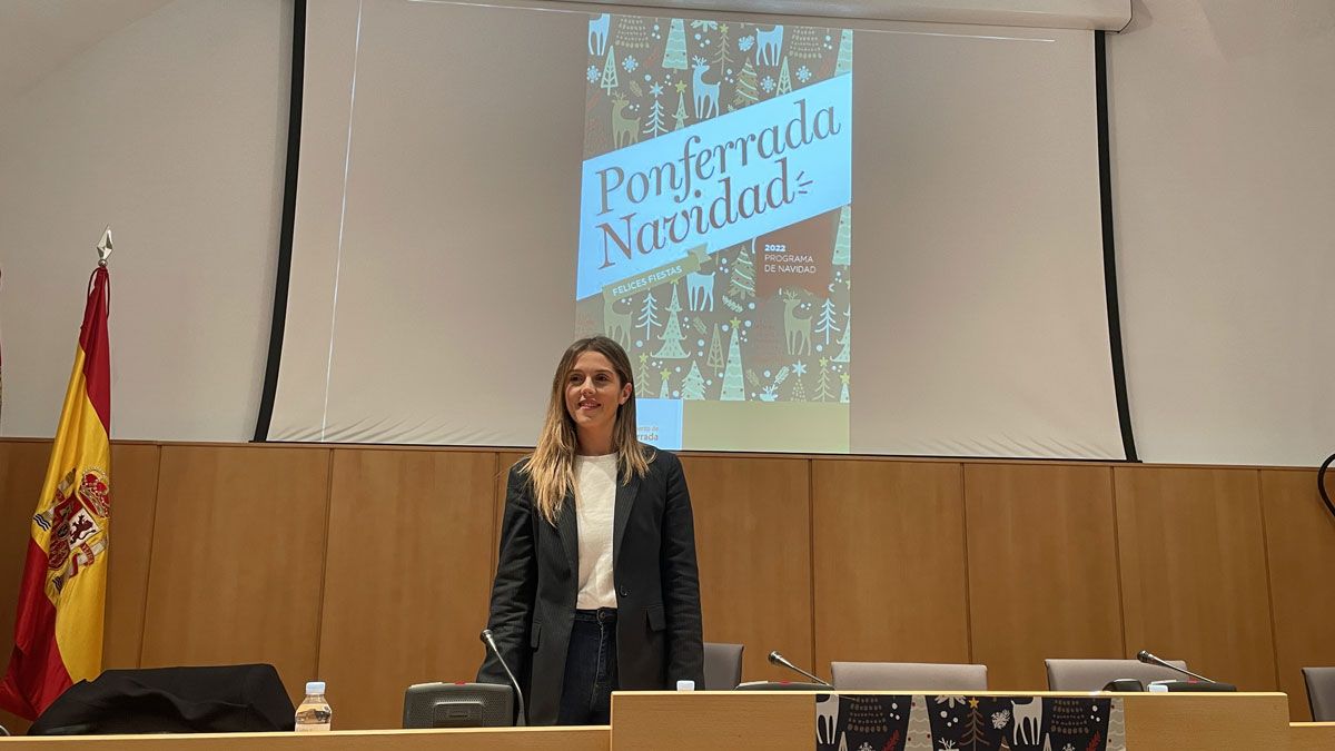 La concejala de Fiestas, Lorena Valle, presenta el programa navideño. | Javier Fernández La concejala de Fiestas, Lorena Valle, presenta el programa navideño. | Javier Fernández