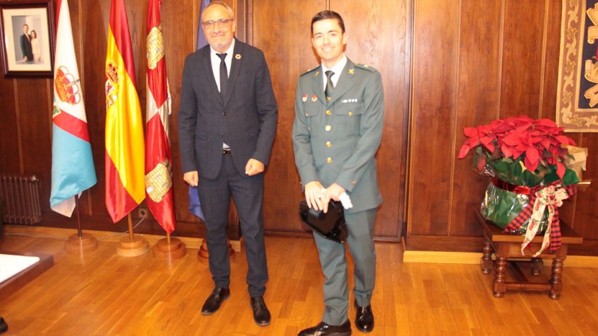 Despedida al capitán de la Guardia Civil de Ponferrada. Despedida al capitán de la Guardia Civil de Ponferrada.