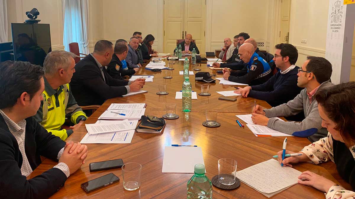 Un momento de la Comisión de Coordinación celebrada este martes. | L.N.C. Un momento de la Comisión de Coordinación celebrada este martes. | L.N.C.