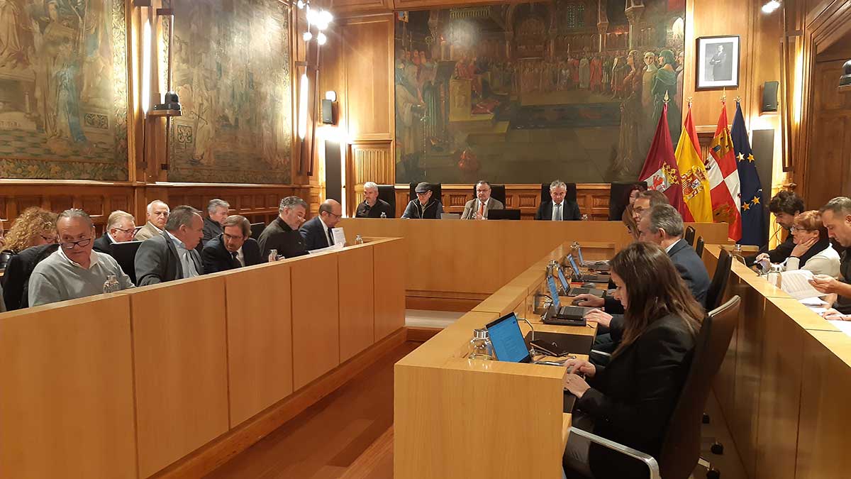 Un instante del pleno celebrado este miércoles en la Diputación de León. | L.N.C.