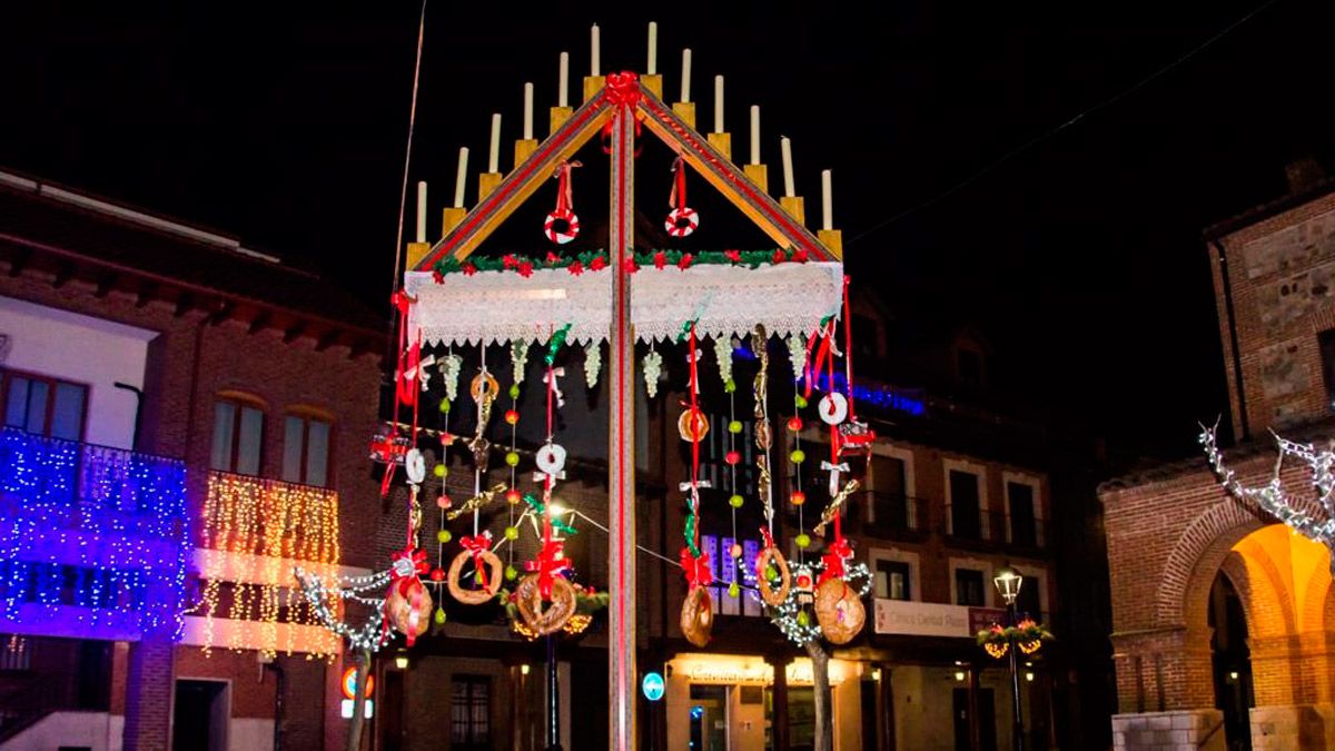 Decoración navideña de Santa María del Páramo el año pasado. | L.N.C.