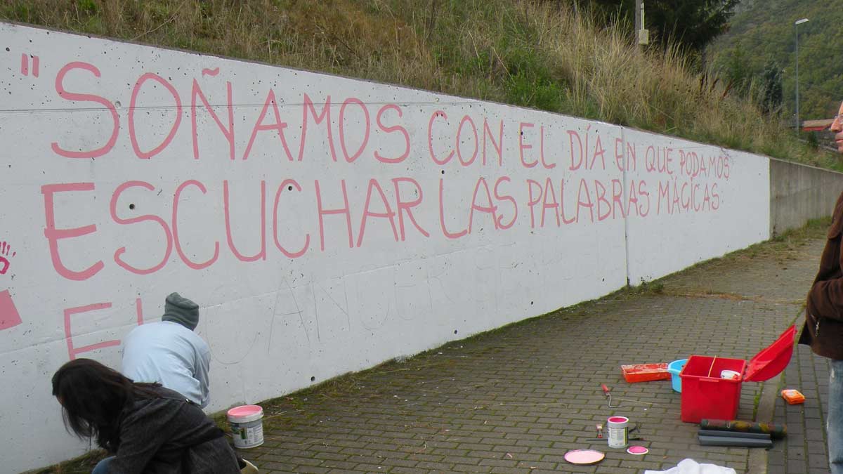 El mural es todo un canto a la esperanza por alcanzar una cura ante esta enfermedad. | E. NIÑO