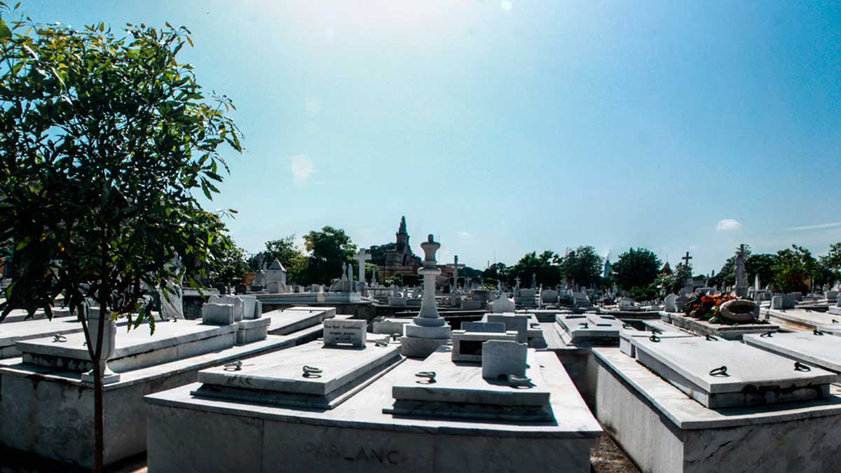 Un panteón que parece un rey de ajedrez... y lo es, pues es la tumba del llamado 'Mozart del Ajedrez', José Raúl Capablanca. | CEMENTERIO COLÓN