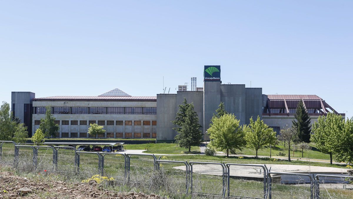 León había ofrecido el edificio de Unicaja en el Portillo como sede de la Agencia Espacial Española. | CAMPILLO (ICAL)