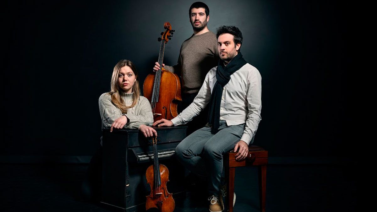El Trio Orelon formado por Judith Stapf, Arnau Rovira i Bascompte y Marco Sanna. | L.N.C. El Trio Orelon formado por Judith Stapf, Arnau Rovira i Bascompte y Marco Sanna. | L.N.C.
