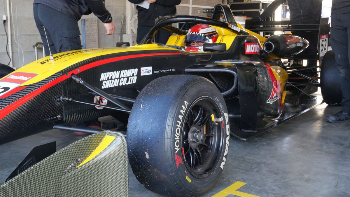 David Vidales, en el box de Suzuka antes de salir a pista. | MIM