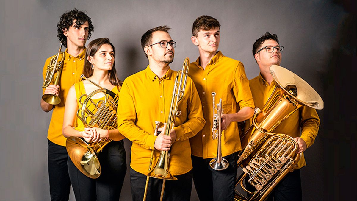 Los cinco integrantes de la agrupación Kambrass que este jueves actúan en el Auditorio Ciudad de León.
