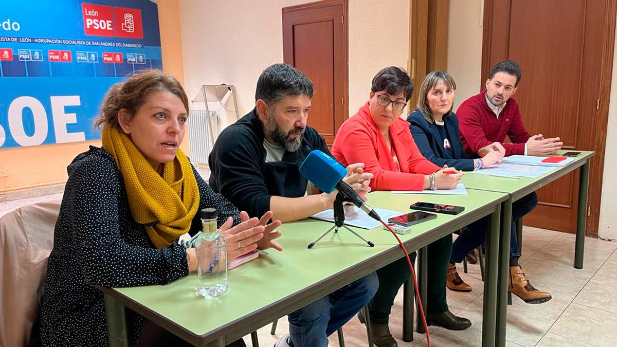 Liliana Izquierdo, David Martínez, Camino Cabañas, Yolanda Sacristán y Diego Moreno durante la rueda de prensa. | SAÚL ARÉN