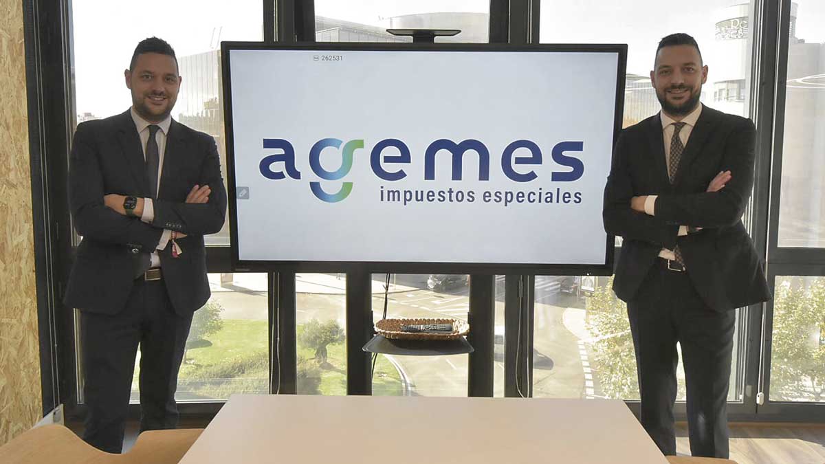 Alberto y Adrián Díez son los fundadores y responsables del despacho profesional Agemes. | SAÚL ARÉN