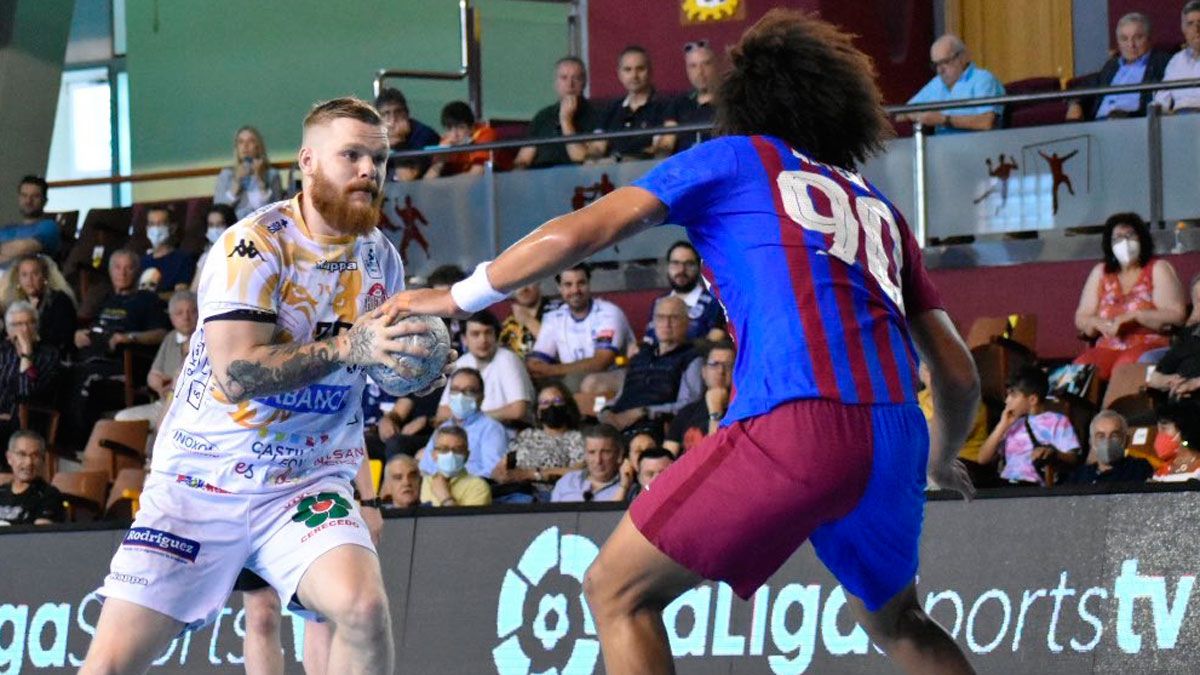 Deividas lanza durante la última visita del Barça a León. | MANU QUIROGA Deividas lanza durante la última visita del Barça a León. | MANU QUIROGA