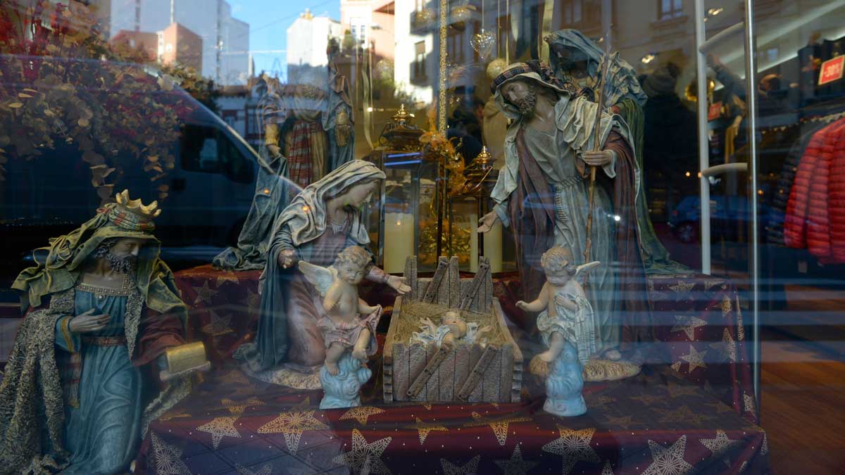 Un escaparate navideño de la ciudad en una imagen de archivo. | M. PEÑA