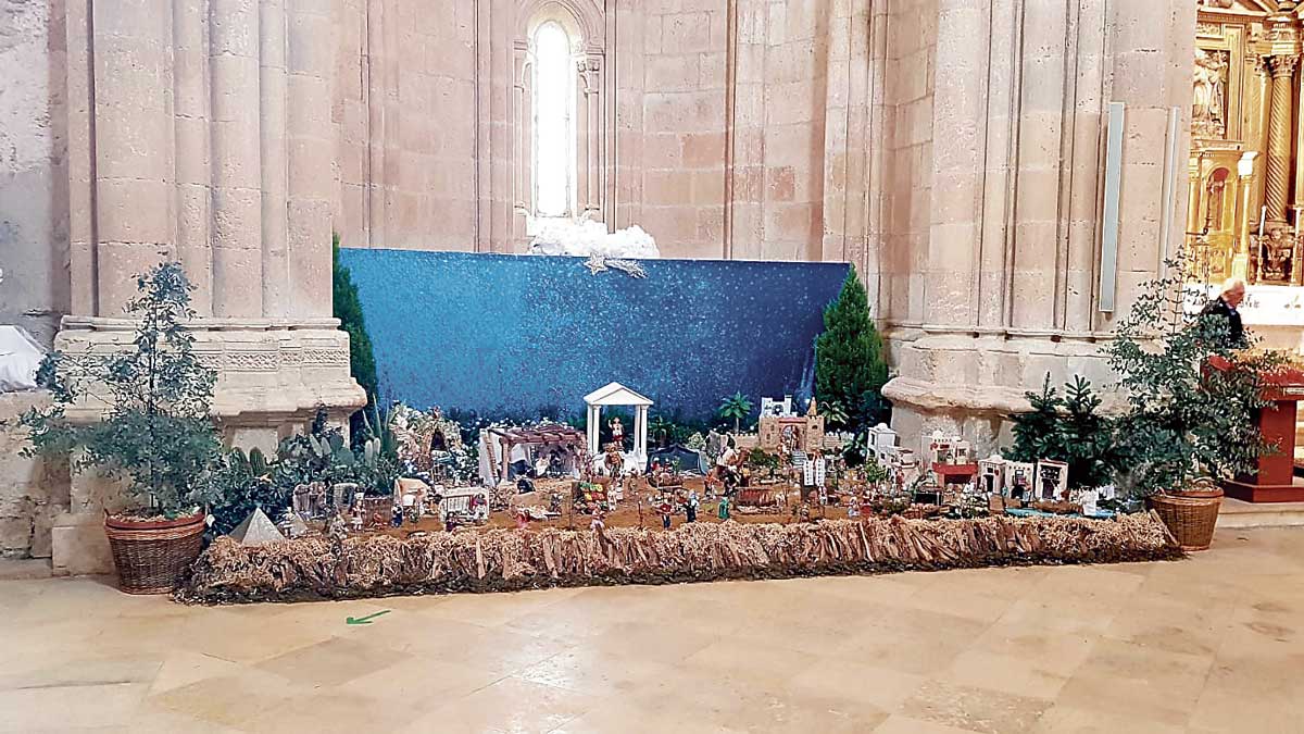 El Nacimiento se sitúa en el interior de la iglesia del Monasterio de Santa María de Sandoval y ha sido elaborado en su totalidad por los vecinos del pueblo. | L.N.C.