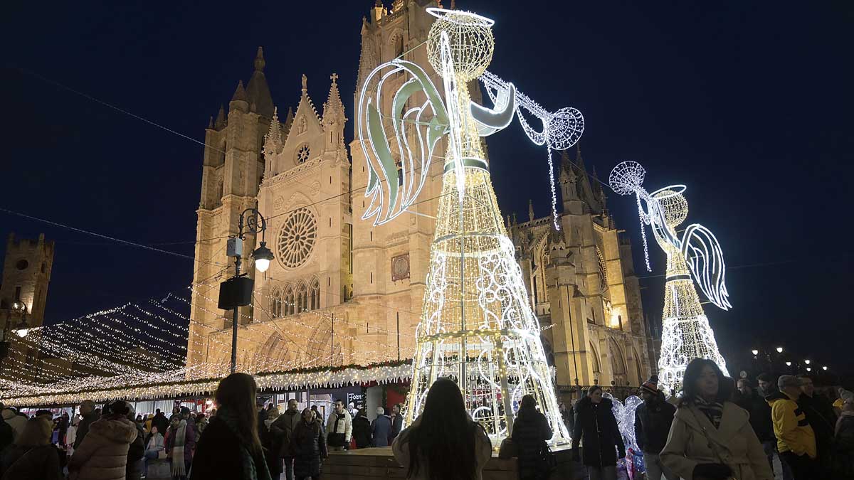 Leoneses y turistas han disfrutado de hostelería y calles navideñas, especialmente el fin de semana. | JESÚS F. SALVADORES