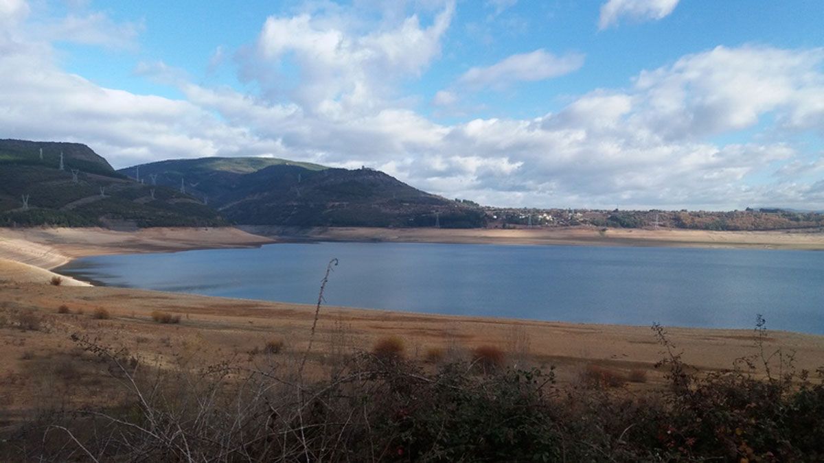 Imagen de archivo del embalse de Bárcena.