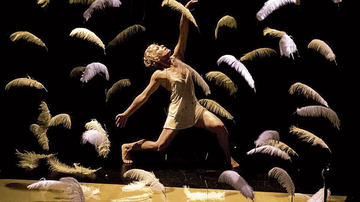 Sol Picó acude este viernes al Auditorio Ciudad de León con el espectáculo de danza ‘Malditas plumas’.