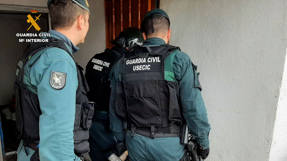 Activos de la Guardia Civil durante la redada | L.N.C.