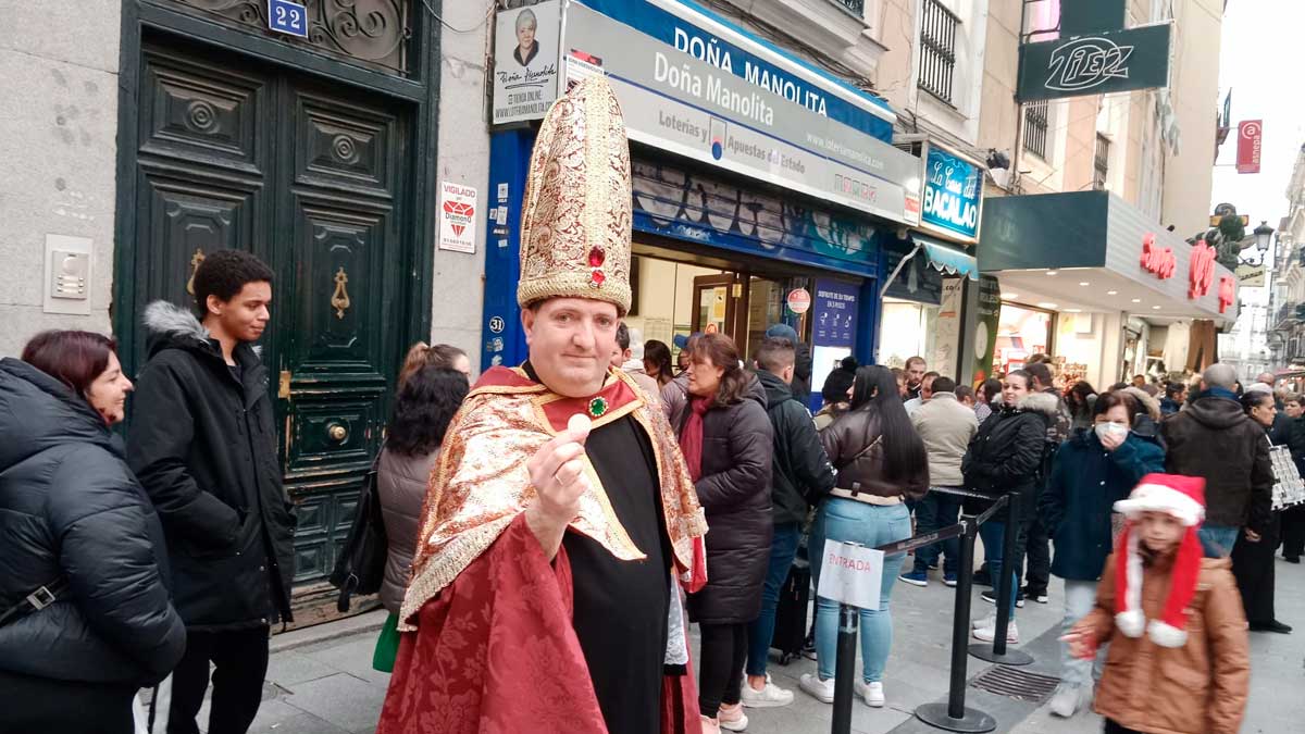 Juan López se ha metido ya en la piel del ‘obispo de la lotería’. | L.N.C.