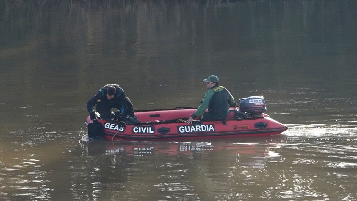 Efectivos de la Guardia Civil durante la búsqueda de la aeronave desaparecida