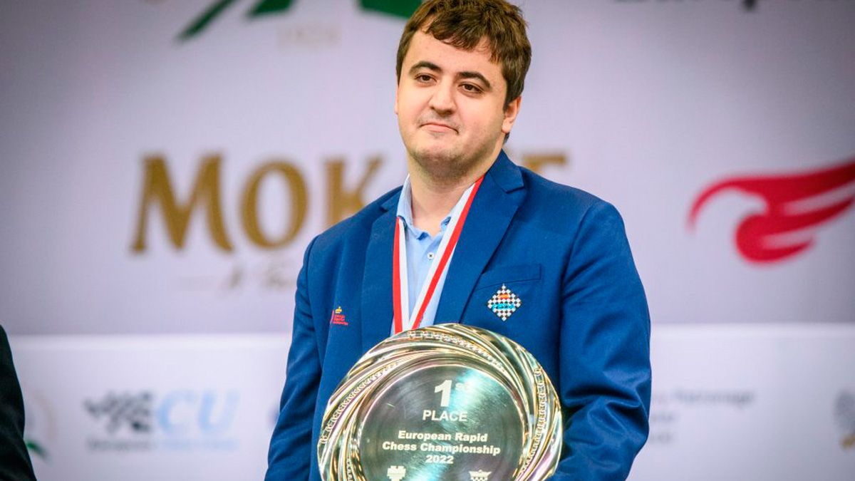 Jaime Santos, con su trofeo de campeón de Europa. | EUROPE CHESS Jaime Santos, con su trofeo de campeón de Europa. | EUROPE CHESS