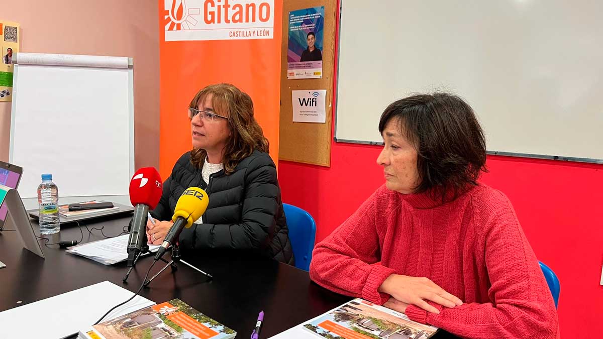 Mar Fresno y Carolina Fernández durante la rueda de prensa. | SAÚL ARÉN