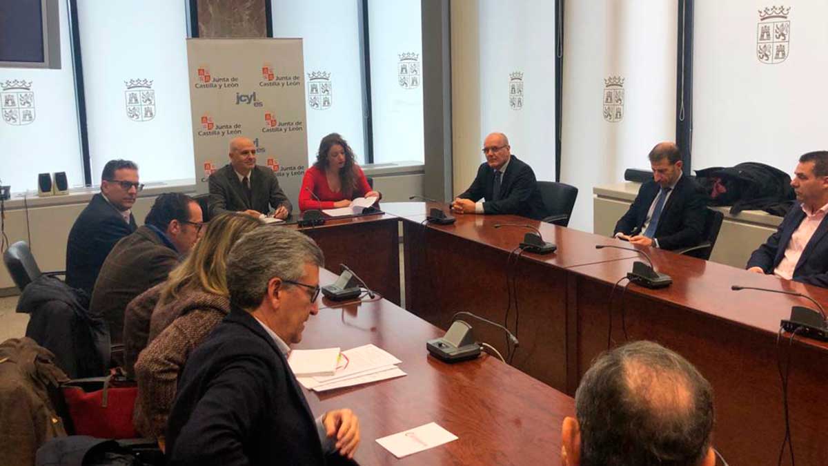 Reunión sobre las ayudas celebrada este jueves en la Delegación Territorial en León. | L.N.C.