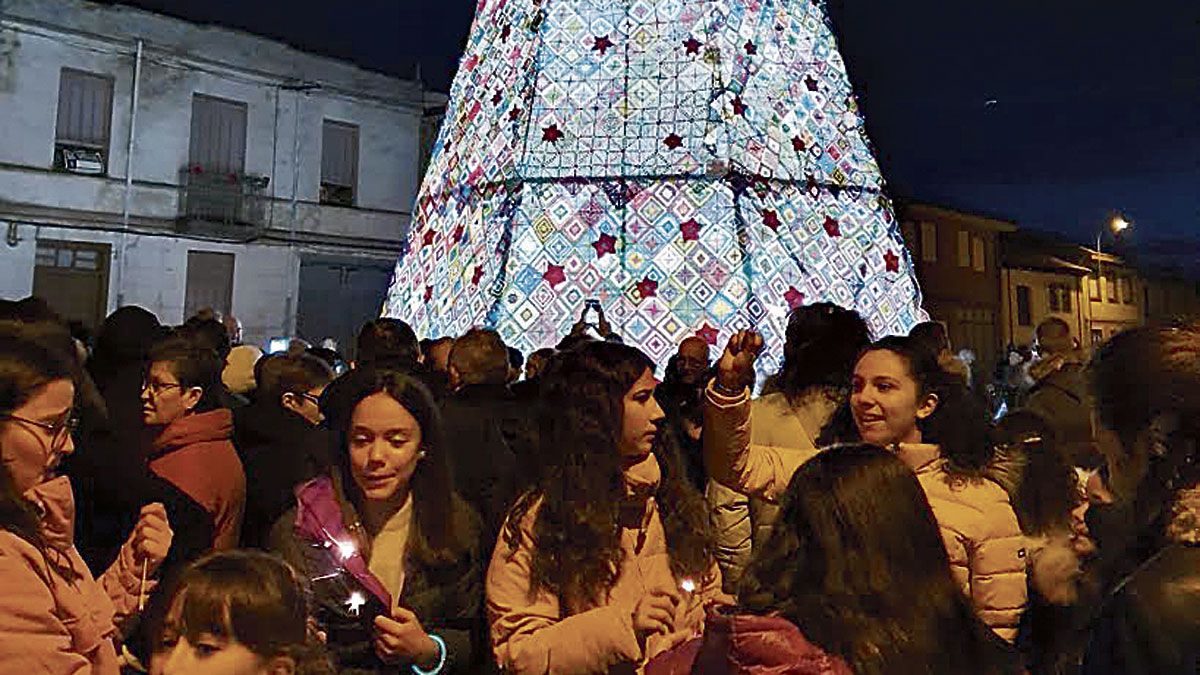 Celebra un concurso de decoración de fachadas. | P.F.