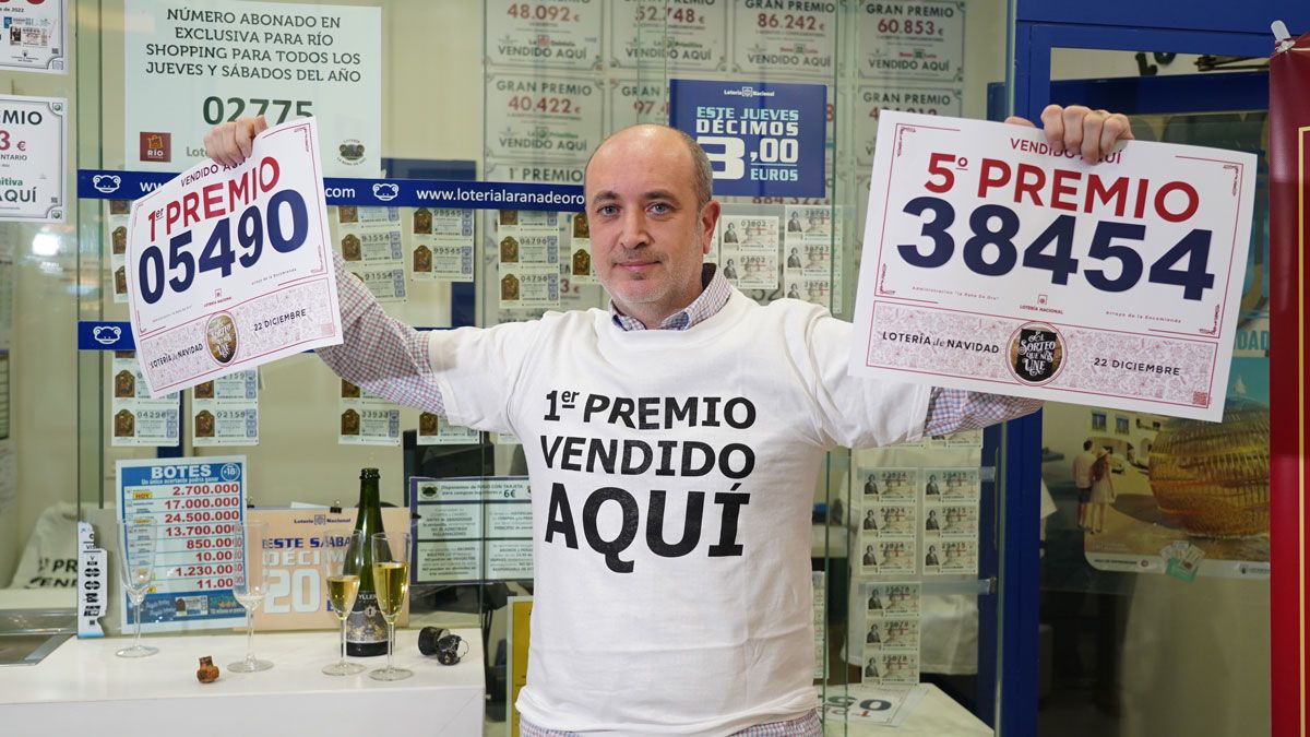 Una de las administraciones de Lotería castellano y leonesa donde se ha venido 'El Gordo' | ICAL Una de las administraciones de Lotería castellano y leonesa donde se ha venido 'El Gordo' | ICAL