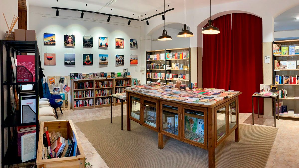 El libro imposible se ha convertido en un atractivo cultural en pleno casco antiguo de Ponferrada.