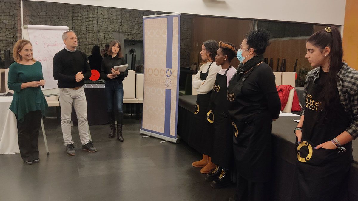 Entrega de los diplomas en el Campus berciano.