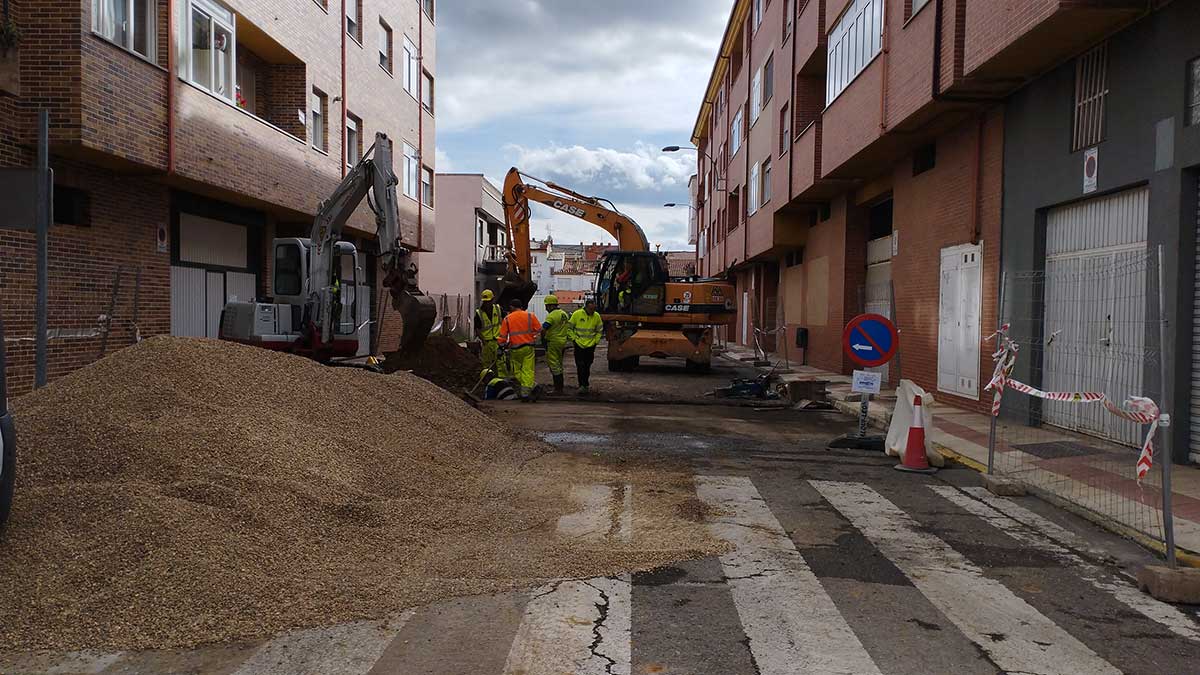 Imagen de archivo de obras en la calle Candiles. | L.N.C.