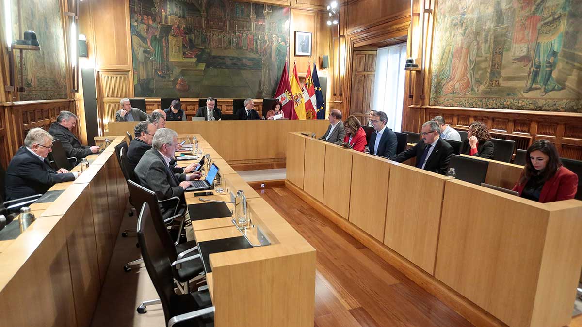 Imagen de archivo de un pleno anterior en la Diputación de León. | ICAL