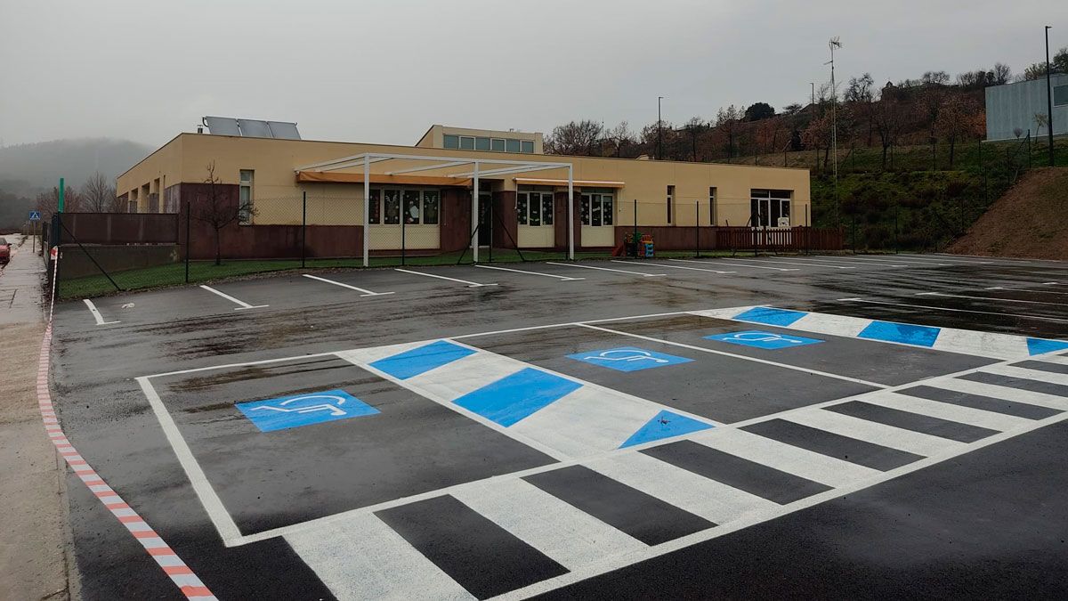 Espacio de aparcamiento nuevo en el Campus de Ponferrada.