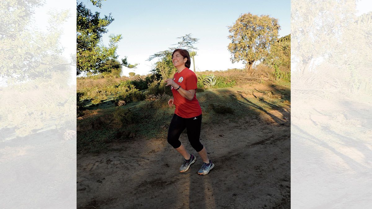 Elena Luna corriendo ayer en Kenia. | L.N.C.