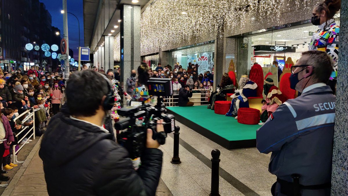 Imagen de una de las anteriores visitas de los Reyes Magos. | L.N.C.