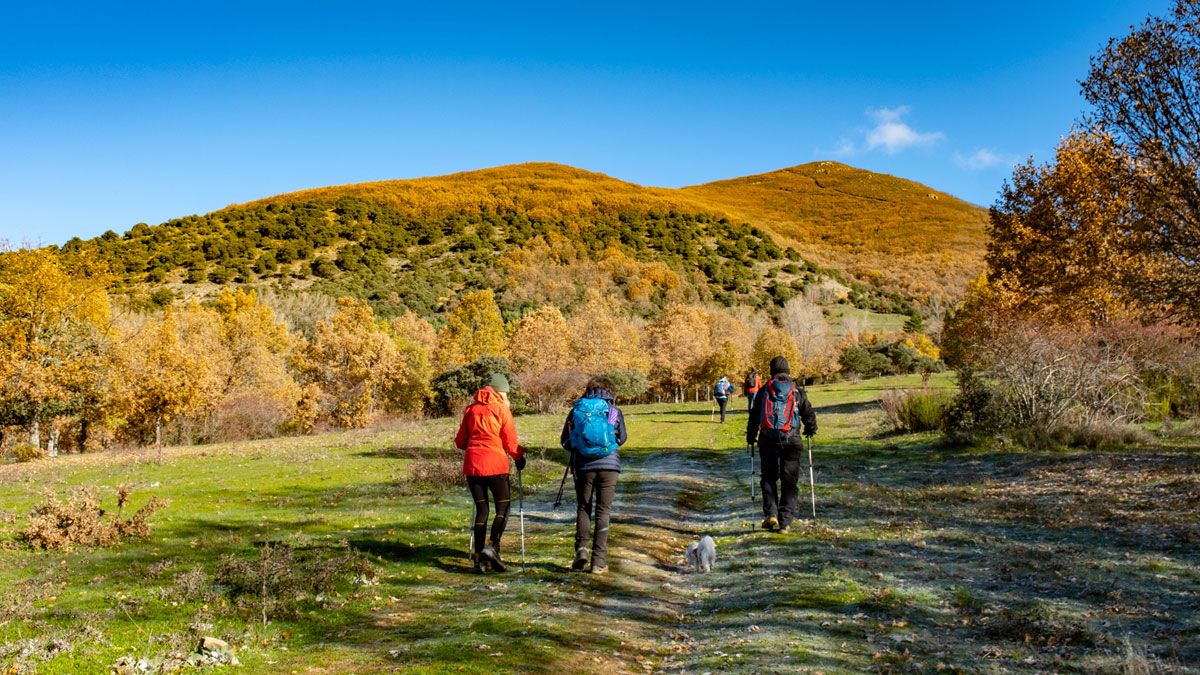 En el inicio se va viendo la cumbre del pico Muelas. | Vicente García