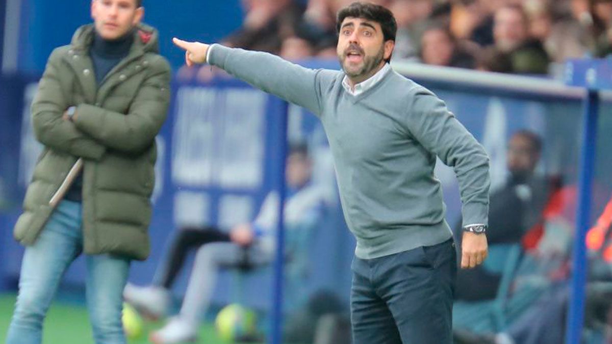 Gallego da instrucciones en el último partido en casa. | LALIGA