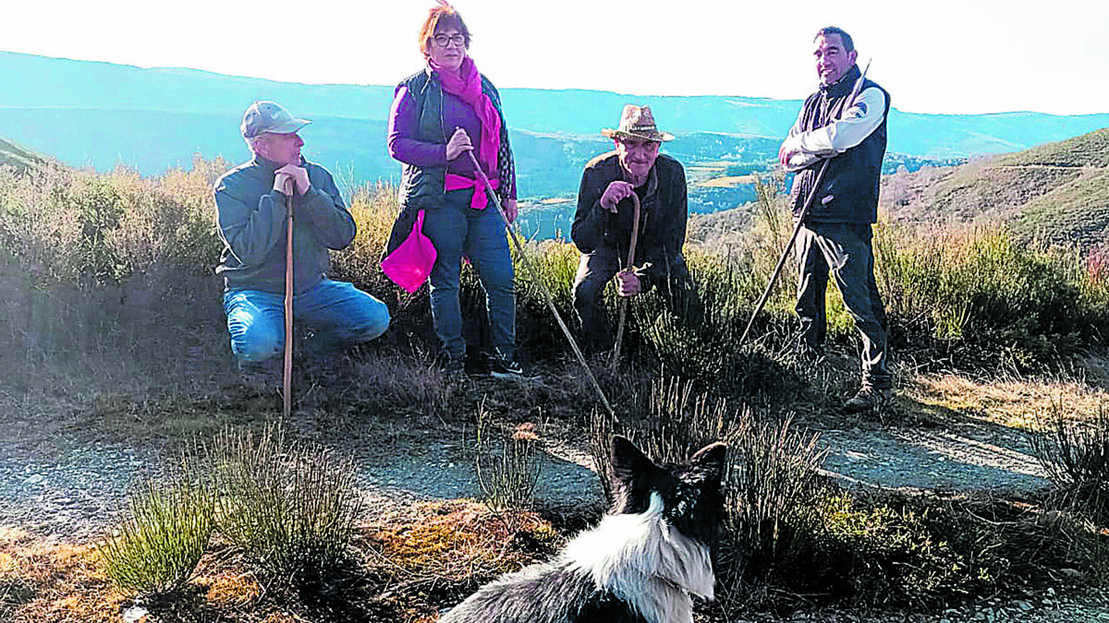 Vecinos de Fuente de Oliva, José Luis, Chon, Pepe Núñez, Rosa y el presidente, Fernando Cerezales. | F. FERNÁNDEZ