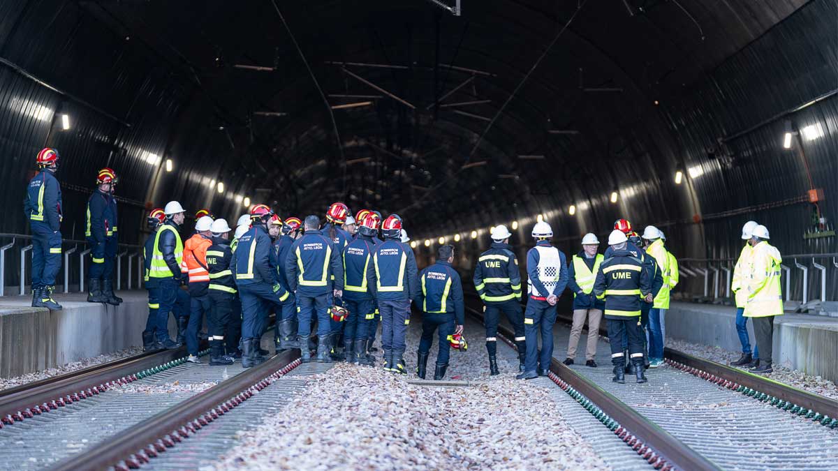 Un momento de la jornada formativa desarrollada por Adif. | BOMBEROS AYTO. LEÓN