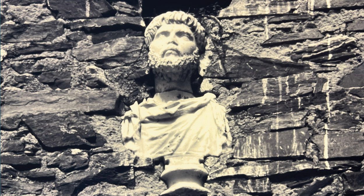 Busto romano que se encuentra en el Museo de León y que estuvo en la espadaña de la iglesia de Quintana del Marco. | SAÚL ARÉN