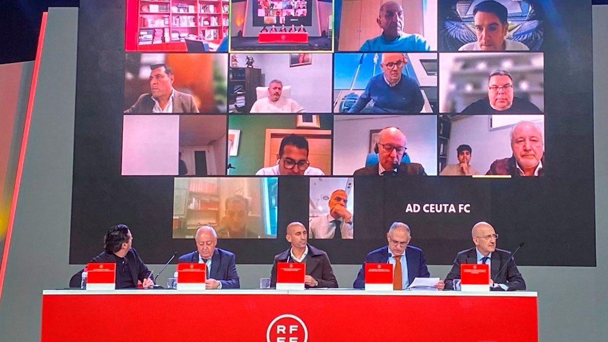 Rubiales presidió la reunión con los clubes. | CF TALAVERA